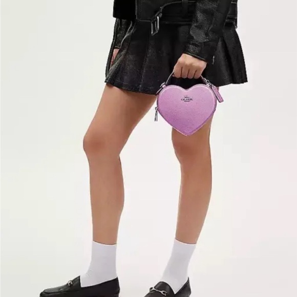 Heart-shaped Coach leather purse - Picture 8 of 9